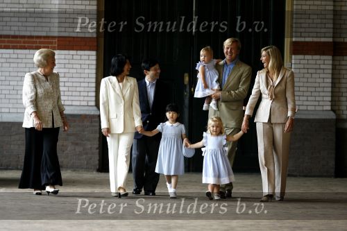Apeldoorn 18 augustus 2006
Fotosessie Koningin Beatrix met Maxima Prins Willem Alexandert Amalia Alexia en de keizerlijke hoogheden van Japan Prins Naruhito Prinses Masako en prinses Aiko op paleis het Loo.