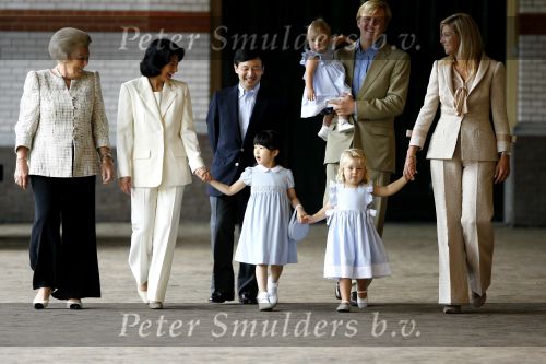 Apeldoorn 18 augustus 2006
Fotosessie Koningin Beatrix met Maxima Prins Willem Alexandert Amalia Alexia en de keizerlijke hoogheden van Japan Prins Naruhito Prinses Masako en prinses Aiko op paleis het Loo.