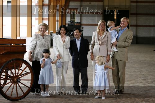 Apeldoorn 18 augustus 2006
Fotosessie Koningin Beatrix met Maxima Prins Willem Alexandert Amalia Alexia en de keizerlijke hoogheden van Japan Prins Naruhito Prinses Masako en prinses Aiko op paleis het Loo.