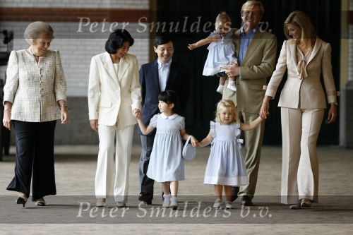 Apeldoorn 18 augustus 2006
Fotosessie Koningin Beatrix met Maxima Prins Willem Alexandert Amalia Alexia en de keizerlijke hoogheden van Japan Prins Naruhito Prinses Masako en prinses Aiko op paleis het Loo.
