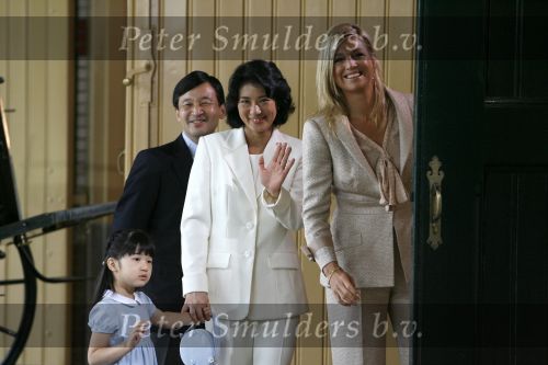 Apeldoorn 18 augustus 2006
Fotosessie Koningin Beatrix Prins Willem Alexander Maxima Amalia Alexia en hunne keizerlijke hoogheden Prins Naruhito prinses Masako en Prinses Aiko van japan op paleis het Loo