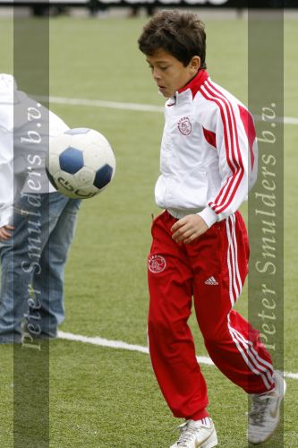 Amsterdam 2 juni 2006
Justin Kluivert op training bij de ajax jeugd. Justin is gescout door AJAX. Papa Patrick en moeder Angela waren natuurlijk bij de eerste training. Quincy  Kluivert
Peter Smulders bv