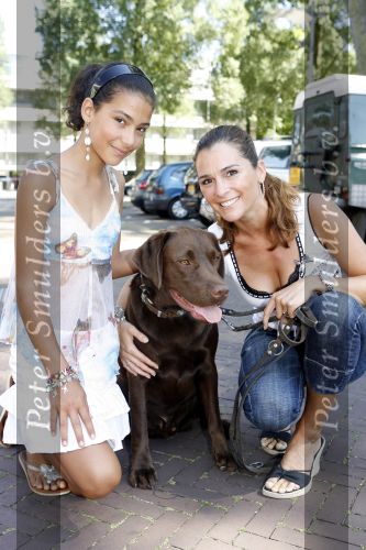 Amsterdam 16 juli 2006
OPening honden spa in het hilton hotel
Quinty trustfull met dochter en hond