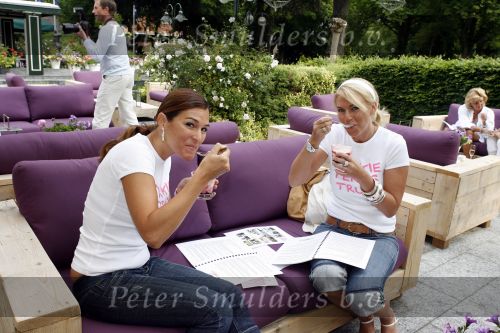 Wassenaar 19 juni 2006
Beau Monde rally met cabrio\'
Quinty Trustfull en Ellemieke Vermolen
Peter Smulders bv