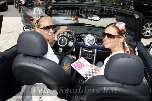 Wassenaar 19 juni 2006
Beau Monde rally met cabrio\'s.
Ellemieke Vermolen met Quincy trustfull in mini cooper en Leco v Zadelhoff
Peter Smulders bv