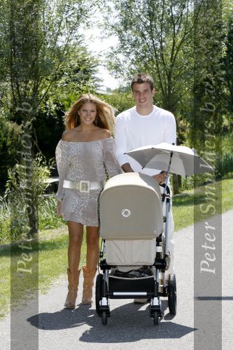 Uitgeest 28 juni 2006
Sylvie v d Vaart met Rafael en hun zoon Damian    
Peter Smulders bv