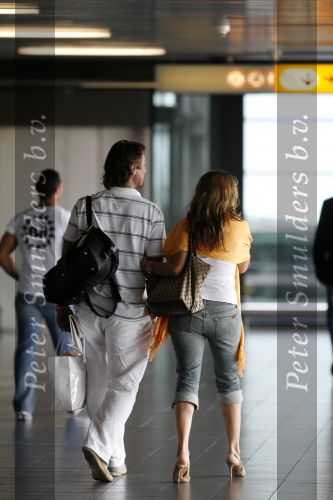 Schiphol 22 juni 2006
John de Wolf brengt zijn nieuwe vriendin Rebecca Loos naar het vliegveld.
Peter Smulders bv