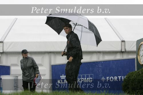 Zandvoort, 10 Augustus 2006
Dutch KLM Open Golf 2006
Voor de eerste maal tussen de professionals, amateur NK Matchplay 2006, Reinier Saxton op de eerste tee met een geweldige stortbui