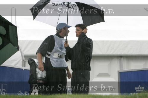Zandvoort, 10 Augustus 2006
Dutch KLM Open Golf 2006
Voor de eerste maal tussen de professionals, amateur NK Matchplay 2006, Reinier Saxton op de eerste tee met een geweldige stortbui