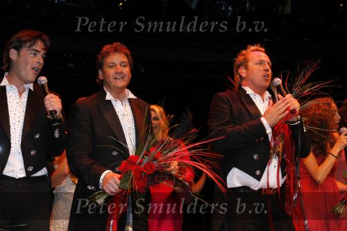 Amsterdam 19 juni 2006
Gala tbv de Ingeborg Douwes Stichting in Carre.
Jeroen v d Boom met Rene Froger en Gordon. Gerard Joling was ziek
Peter Smulders bv