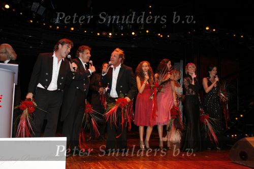 Amsterdam 19 juni 2006
Gala tbv de Ingeborg Douwes Stichting in Carre.
Jeroen v d Boom met Rene Froger en Gordon. Gerard Joling was ziek
Peter Smulders bv