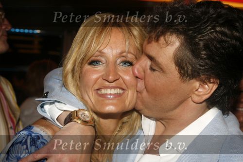 Amsterdam 27 mei 2006
Toppers in concert met Rene Froger Gerard Joling en Gordon in Rene Froger met Natasja kussend