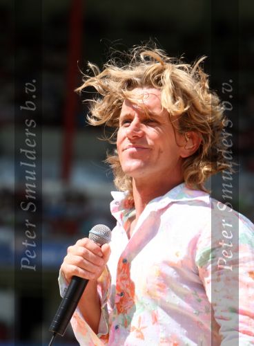 Eindhoven, 31 Juli 2006
Jaarlijkse Open Dag bij PSV met 27.000 toeschouwers
Volkszanger van het Nederlandse lied, Rene Schuurmans