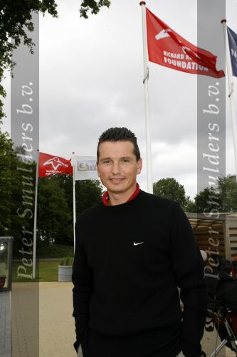 Naarderbos 1 juni 2006
Golfdag tbv de Richard Krajicek foundation.
Richard Krajicek  
Peter Smulders bv