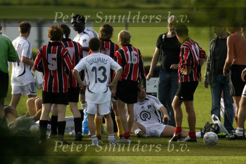 Amsterdam 19 juni 2006
Robbie Williams aan het voetballen bij AJAX.
Peter Smulders bv