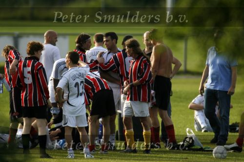 Amsterdam 19 juni 2006
Robbie Williams aan het voetballen bij AJAX.
Peter Smulders bv