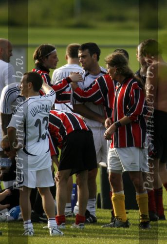 Amsterdam 19 juni 2006
Robbie Williams aan het voetballen bij AJAX met sigaret
Peter Smulders bv