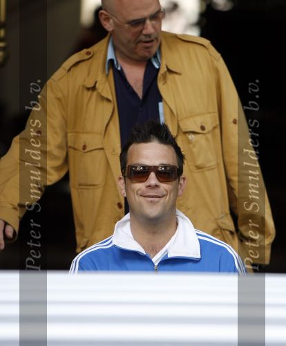 Amsterdam 20 juni 2006
Robbie Williams logeert in het amstel hotel.
Robbie verlaat het hotel om 17.56 uur.
Peter Smulders bv