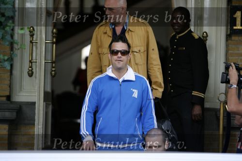 Amsterdam 20 juni 2006
Robbie Williams logeert in het amstel hotel.
Robbie verlaat het hotel om 17.56 uur.
Peter Smulders bv