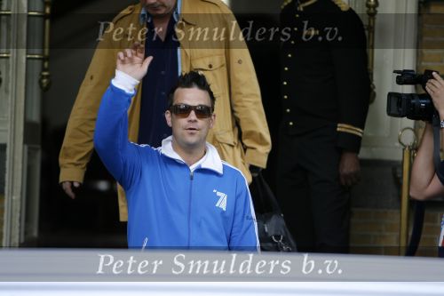 Amsterdam 20 juni 2006
Robbie Williams logeert in het amstel hotel.
Robbie verlaat het hotel om 17.56 uur.
Peter Smulders bv