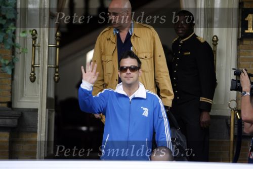 Amsterdam 20 juni 2006
Robbie Williams logeert in het amstel hotel.
Robbie verlaat het hotel om 17.56 uur.
Peter Smulders bv