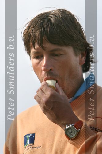 Zandvoort, 10 Augustus 2006
Dutch KLM Open Golf 2006 Kennemer golfclub
Robert Jan Derksen eet een banaan