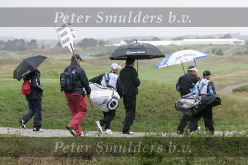Zandvoort, 10 Augustus 2006
Dutch KLM Open Golf 2006 Kennemer golfclub
Robert Jan Derksen samen met Colin Montgomerie in de regen