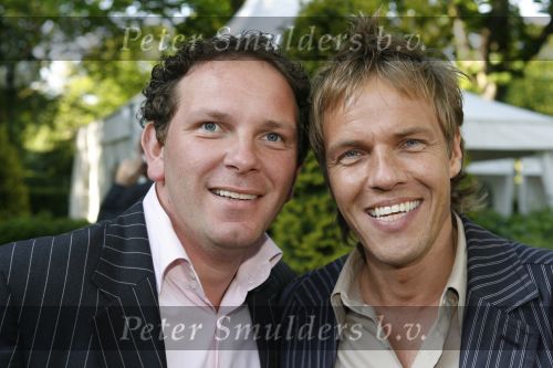 Wassenaar 6 juni 2006
Auberge de Kievit gekozen tot terras van het jaar door talkies.
Robert leroy met Maurice Kroon
Peter Smulders bv