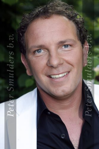 Hoofddorp 28 juni 2006
CD presentatie Robert Leroy in Claus Party house.
Robert  
Peter Smulders bv