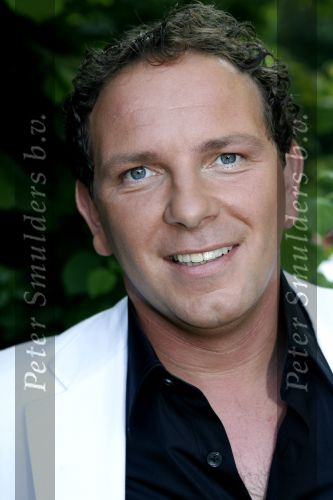Hoofddorp 28 juni 2006
CD presentatie Robert Leroy in Claus Party house.
Robert  
Peter Smulders bv