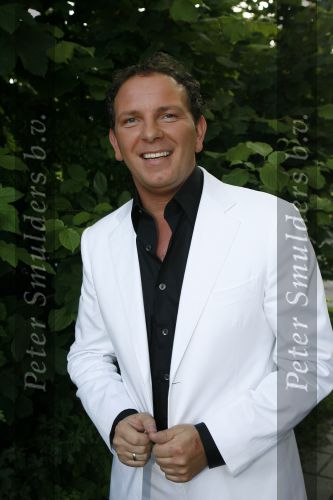 Hoofddorp 28 juni 2006
CD presentatie Robert Leroy in Claus Party house.
Robert  
Peter Smulders bv