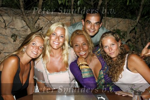 Ibiza 28 juli 2006
Patty Brard Robert halewijn Angela Kluivert met zus en een vriendin op  Ibiza.