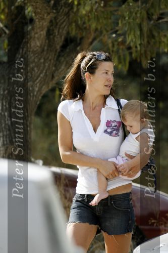 Ibiza 29 juli 2006
Robine v d Meer gaat boodschappen doen met haar zoontje en dochtertje