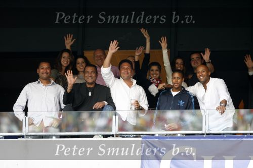 Amsterdam 13 augustus 2006
AJAX-PSV 3-1 om de Johan Cruyffschaal in de arena.
Ronald Egger met vrienden oa jan v d Moesdijk
Peter Smulders bv