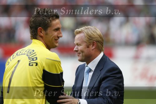 Amsterdam 13 augustus 2006
AJAX-PSV 3-1 om de Johan Cruyffschaal in de arena.
Ronald Koeman en Maarten Stekelenburg
Peter Smulders bv