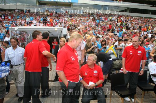 Eindhoven, 31 Juli 2006
Jaarlijkse Open Dag bij PSV met 27.000 toeschouwers
Ronald Koeman met zijn assistenten Tonny Bruins Slot en Jan Wouters