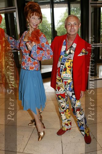 Amsterdam 14 juni 2006
Haringparty wegener en het Hilton.
Marijke Helwegen en Ronald Kolk
Peter Smulders bv
