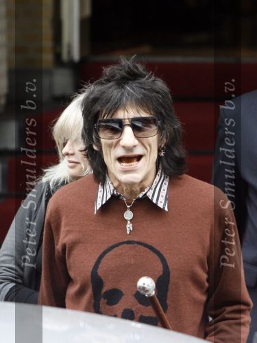 Amsterdam 2 augustus 2006
The Rolling stones vertrekken uit het amstel. Ronnie Wood met zijn vrouw.