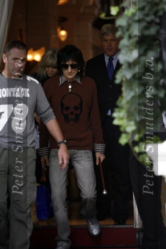 Amsterdam 2 augustus 2006
The Rolling stones vertrekken uit het amstel. Ronnie Wood met zijn vrouw.