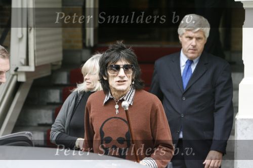 Amsterdam 2 augustus 2006
The Rolling stones vertrekken uit het amstel. Ronnie Wood met zijn vrouw.