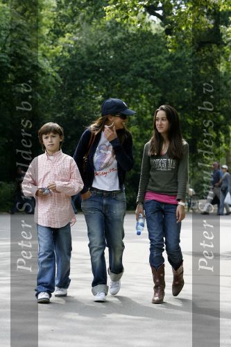 Amsterdam 3 juni 2006
Rossana Lima met Demy en Nino in het vondelpark
Peter Smulders bv
