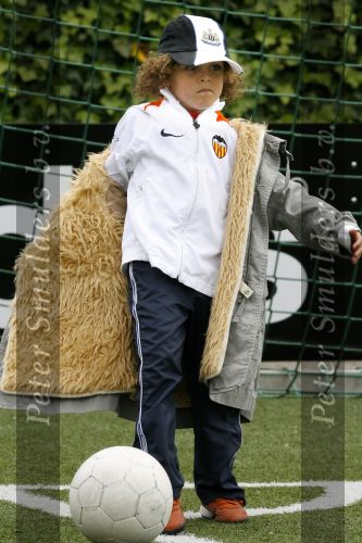Amsterdam 2 juni 2006
Justin Kluivert op training bij de ajax jeugd. Justin is gescout door AJAX. Papa Patrick en moeder Angela waren natuurlijk bij de eerste training. Ruben Kluivert
Peter Smulders bv