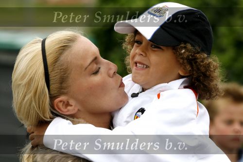 Amsterdam 2 juni 2006
Justin Kluivert op training bij de ajax jeugd. Justin is gescout door AJAX. Papa Patrick en moeder Angela waren natuurlijk bij de eerste training. Ruben Kluivert
Peter Smulders bv