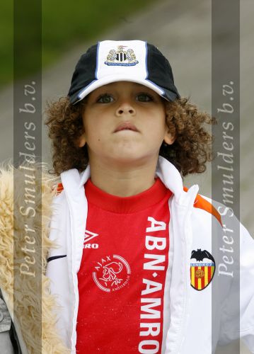 Amsterdam 2 juni 2006
Justin Kluivert op training bij de ajax jeugd. Justin is gescout door AJAX. Papa Patrick en moeder Angela waren natuurlijk bij de eerste training. Ruben Kluivert
Peter Smulders bv