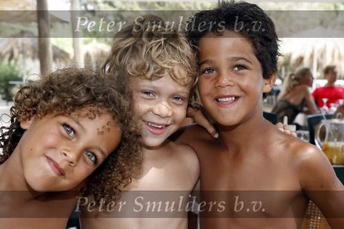Ibiza 27 juli 2006
Maxim Gullit   en Justin Kluivert en Ruben Kluivert op Ibiza.