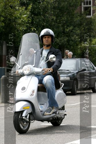Amsterdam 7 juni 2006
Ruud Gullit op zijn vespa scooter in Amsterdam
Peter Smulders bv