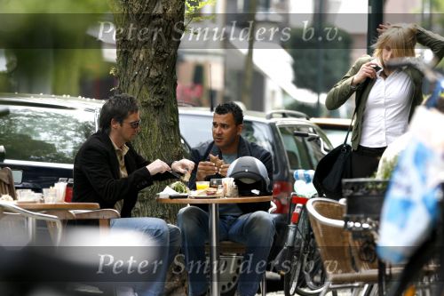 Amsterdam 7 juni 2006
Ruud Gullit eet broodje bij v Dam op de cornelis schuytstraat
Peter Smulders bv