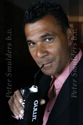 Amsterdam 19 mei 2006
Presentatie blad Gullit in vak zuid.
Ruud met water
Peter Smulders bv