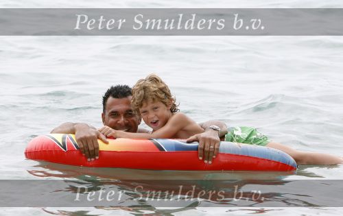 Ibiza 27 juli 2006
Ruud Gullit op vakantie met Estelle Joelle en Maxim op Ibiza.