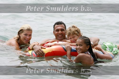 Ibiza 27 juli 2006
Ruud Gullit op vakantie met Estelle Joelle en Maxim op Ibiza.